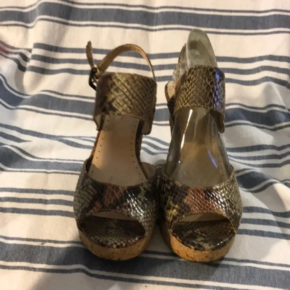 Neiman Marcus AV platform block heel snakeskin sandals - Picture 6 of 6